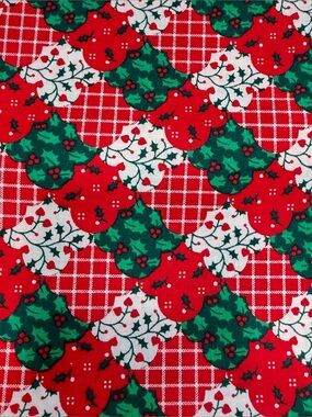 VTG Fabric Traditions Holly Red Green Holiday Sewing Craft Fabric 98" x 42"